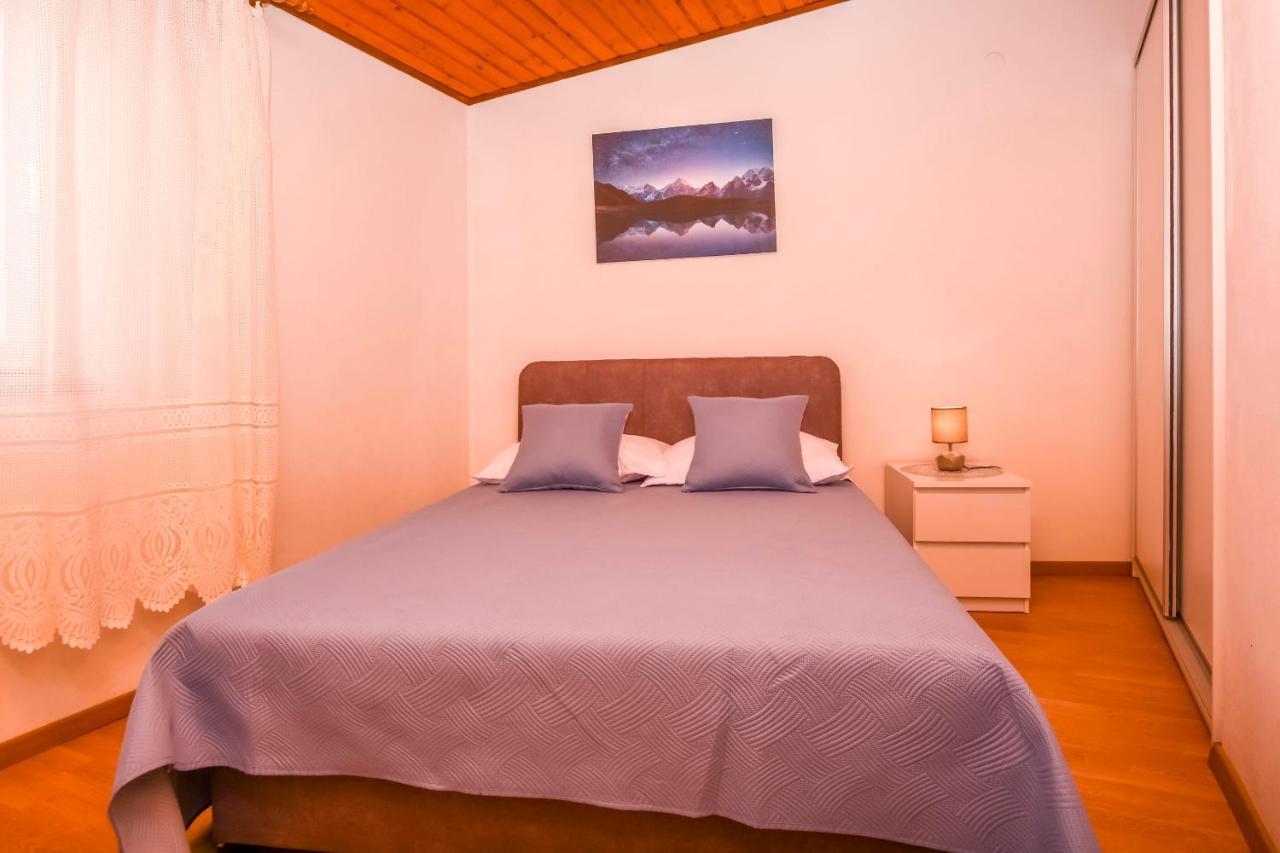 Apartment Mira Primošten Quarto foto