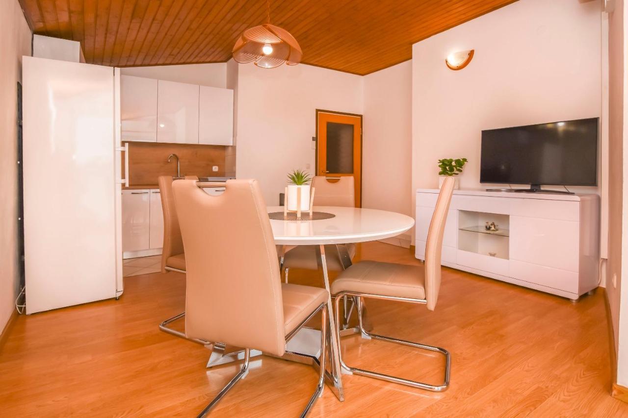 Apartment Mira Primošten Quarto foto