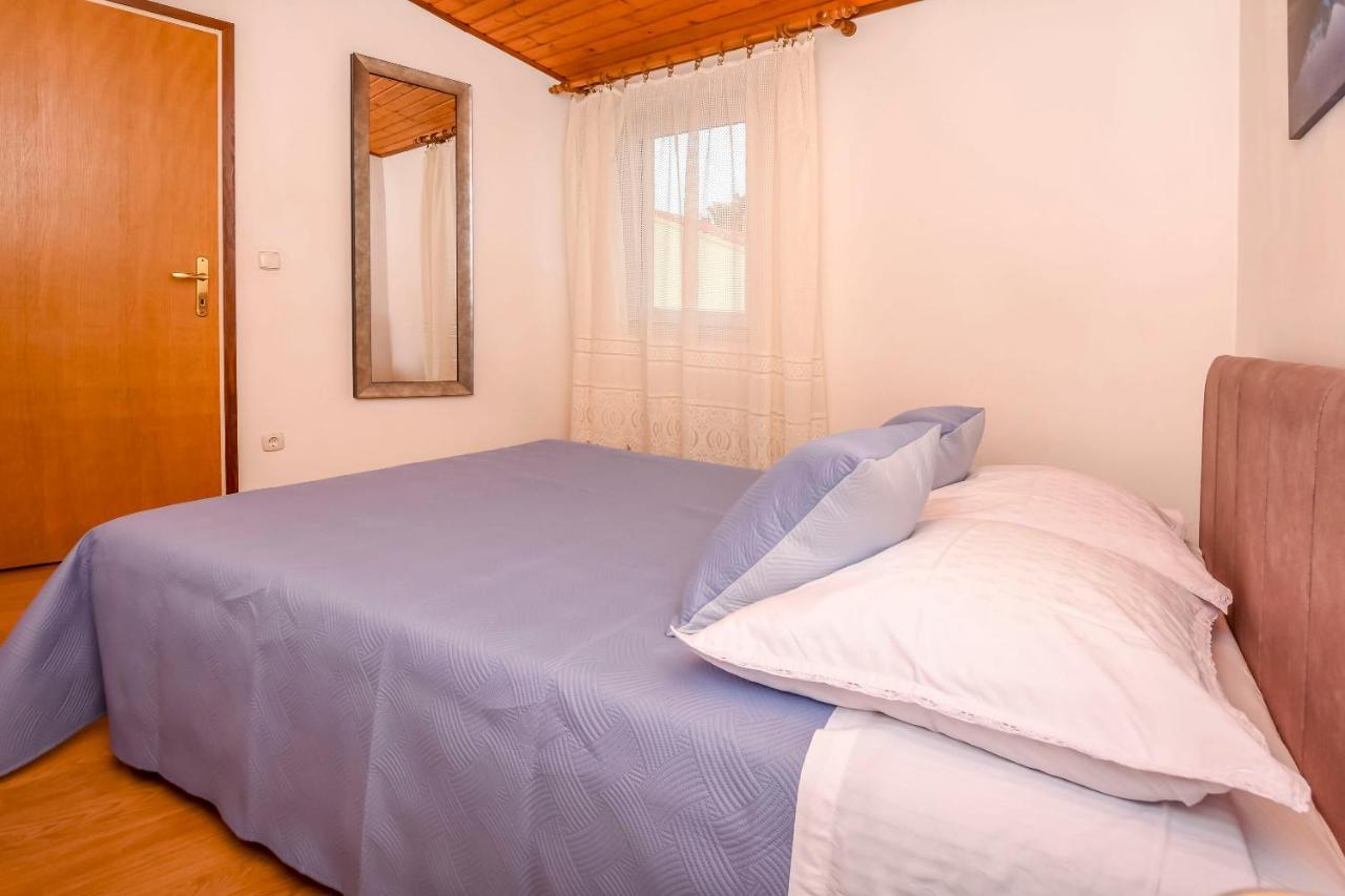 Apartment Mira Primošten Quarto foto