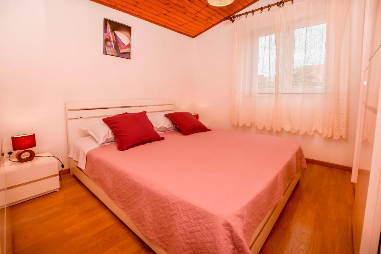 Apartment Mira Primošten Quarto foto