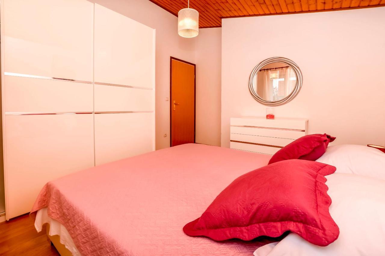 Apartment Mira Primošten Quarto foto